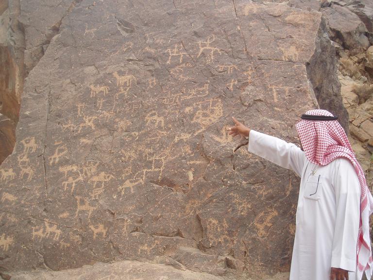 اثار نقش تعكس جانبا من الحياة قديما