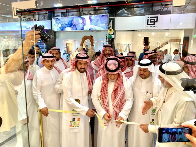 أمين محافظة جدة يدشن معرض اليوم الوطني ٨٩ بمركز أدهم للفنون